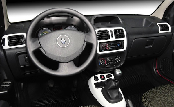 Novo-Renault-Clio-2013-interior-semi-novo-barato