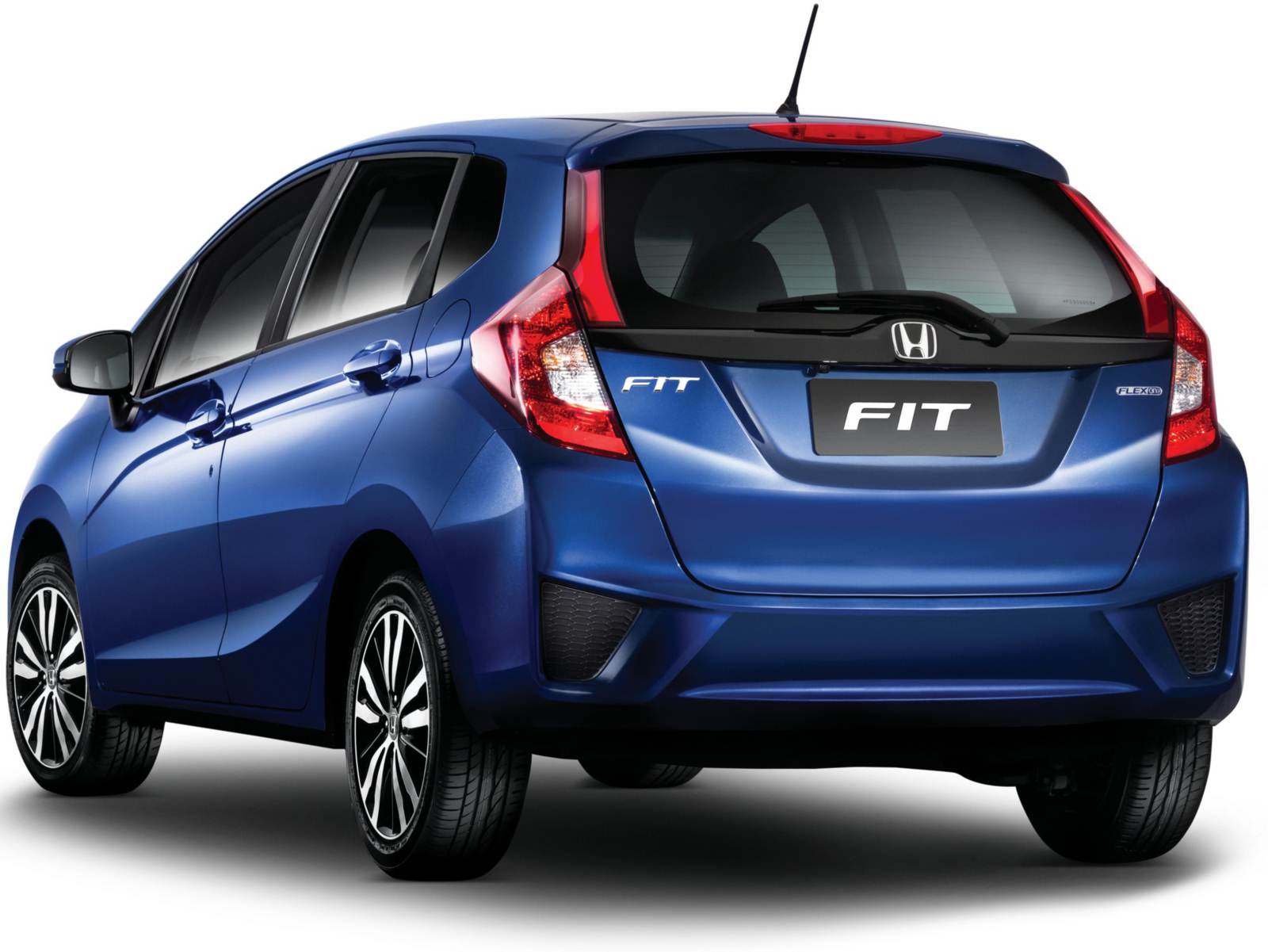 Honda Fit 2015 com desenho para atrair consumidores mais jovens